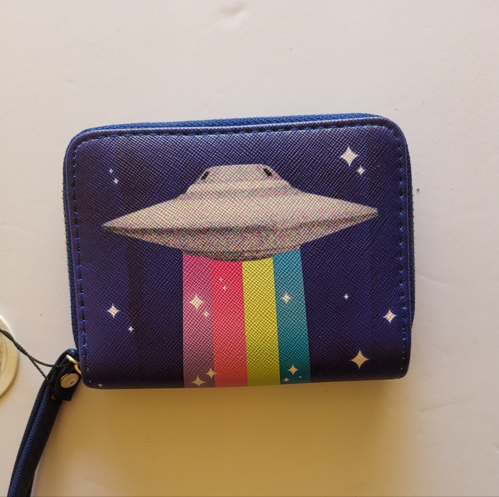 Wit Gifts UFO Half Wallet. NWT.